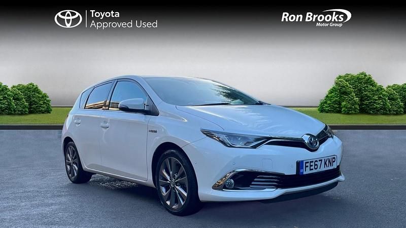 White Used 2017 Toyota Auris Hybrid Hatchback | £14,120 (Fair price) - Image 1/4