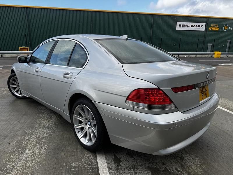 Usado BMW 745 Executive 2022 Plateado Berlina