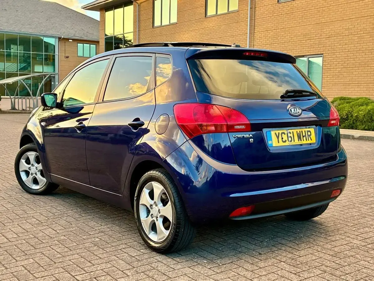 Used Kia Venga 90 HP (66 kW) 2011 Blue Hatchback