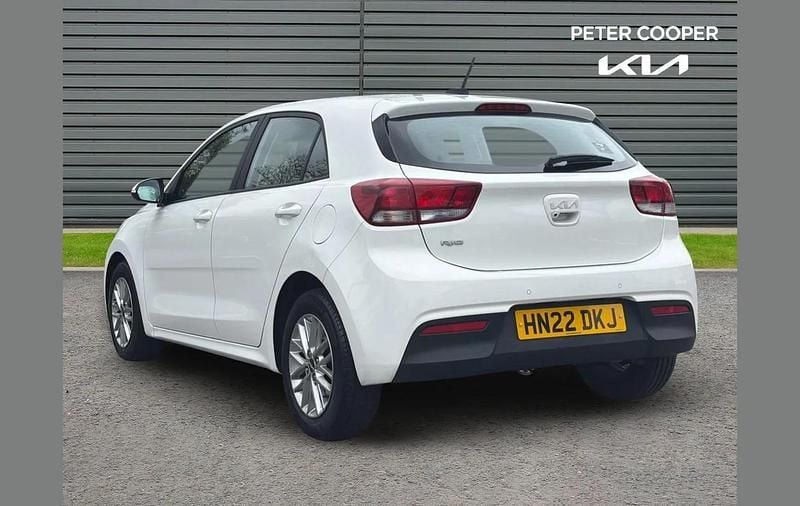 Used Kia Rio 84 HP (61 kW) 2022 White Hatchback