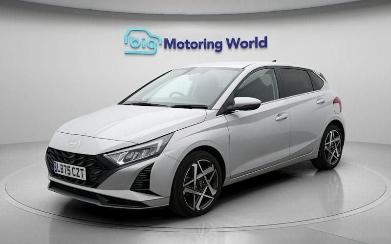Używany Hyundai i20 Premium 101 KM (74 kW) 2025 Szary Hatchback