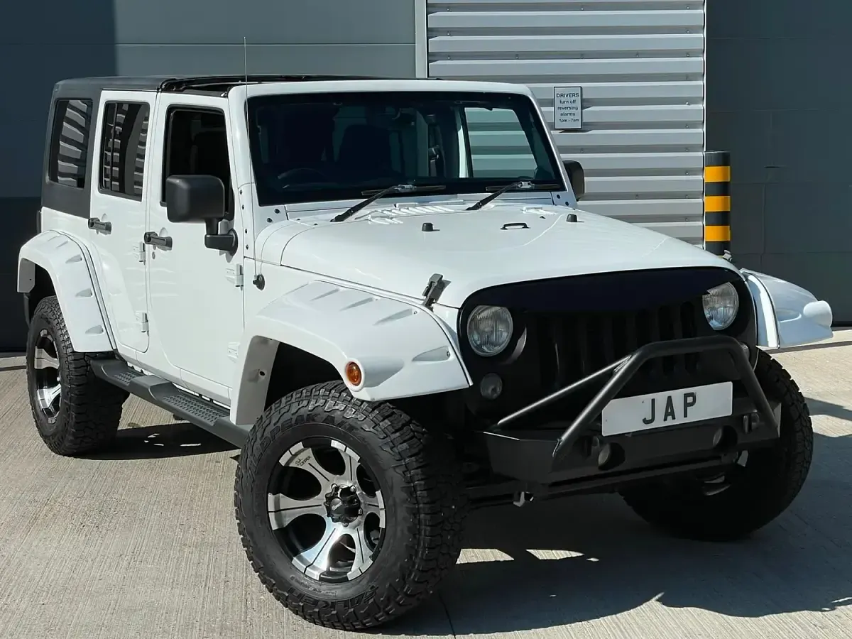 Used Jeep Wrangler Sahara 285 HP (209 kW) 2014 White SUV