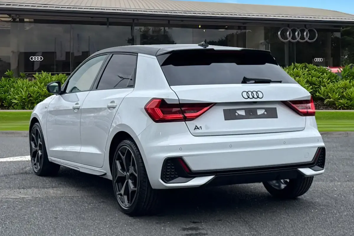 Novo Audi A1 Sportback Black Edition 110 HP (80 kW) 2026 Branco Citadino