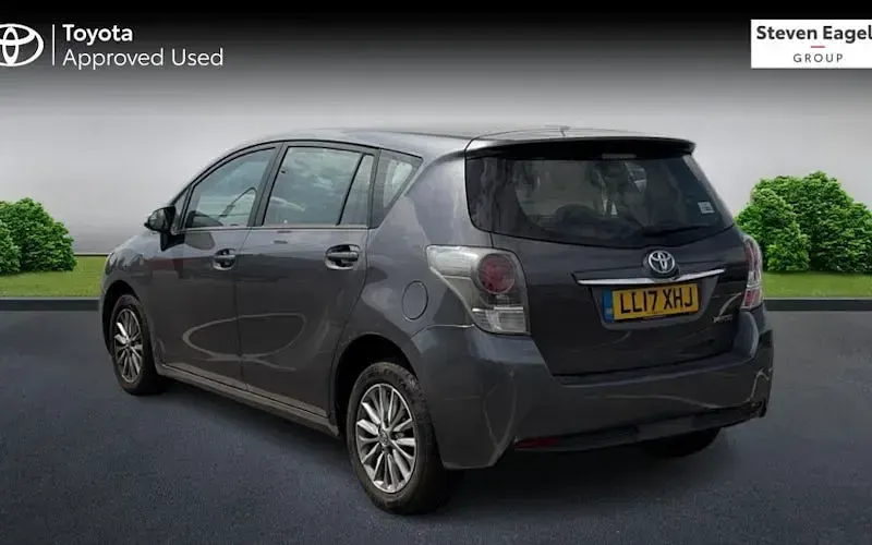 Used Toyota Verso 147 HP (108 kW) 2017 Grey MPV
