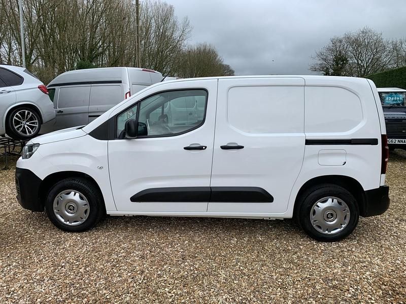 Used Citroën Berlingo 75 HP (55 kW) 2021 White MPV