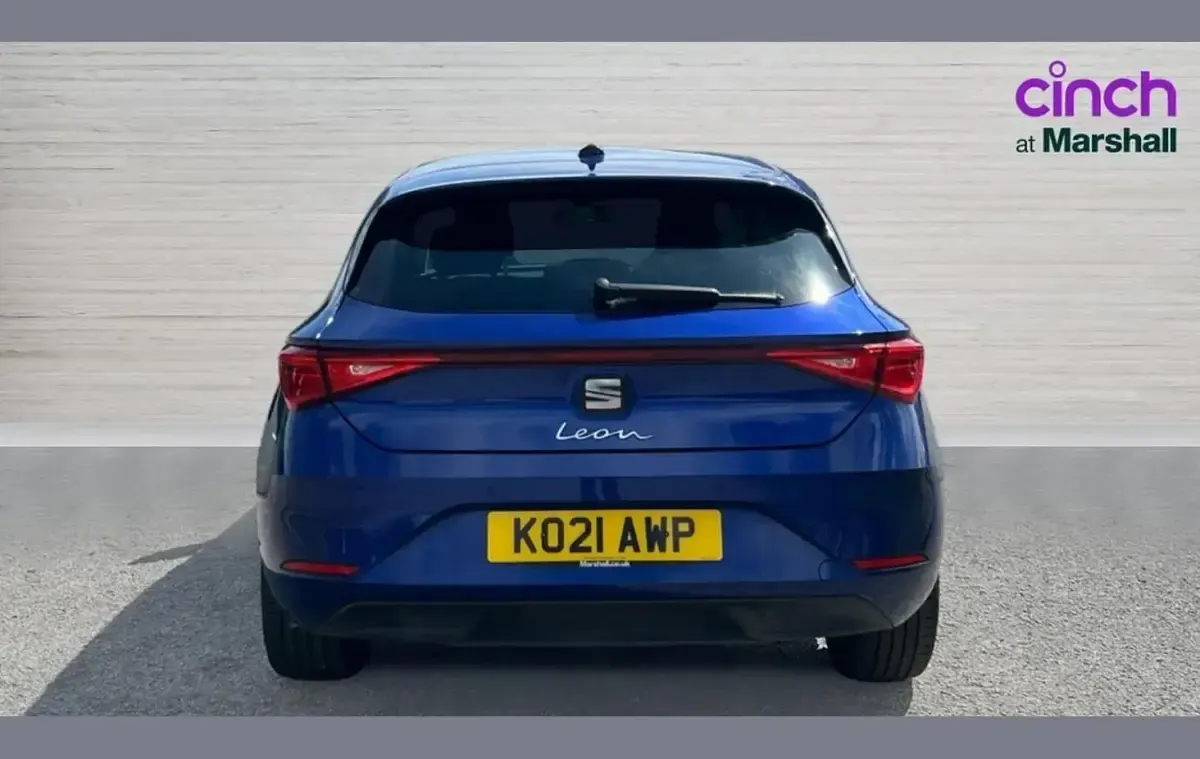 Used Seat Leon SE Dynamic 128 HP (94 kW) 2021 Blue Hatchback