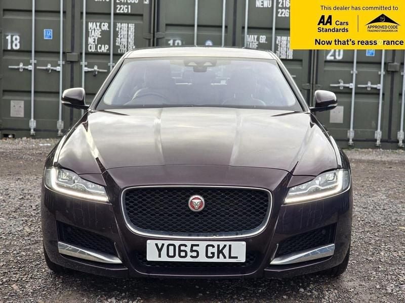 Used Jaguar XF Portfolio 180 HP (132 kW) 2016 Red Sedan