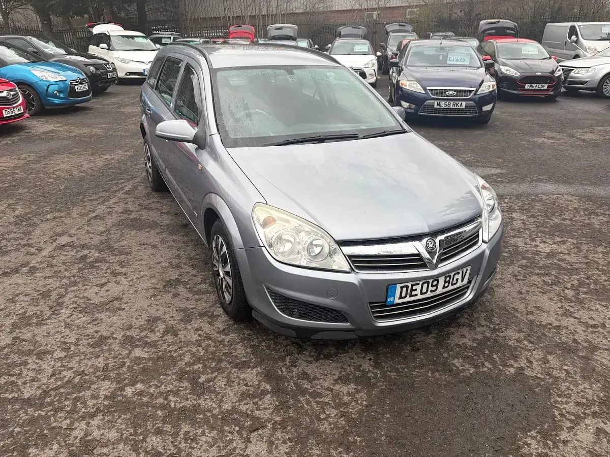 Used Vauxhall Astra Design Edition 138 HP (101 kW) 2009 Silver Estate