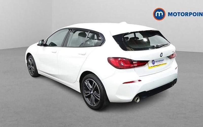Used BMW 118 Sport Line 136 HP (100 kW) 2021 White Hatchback