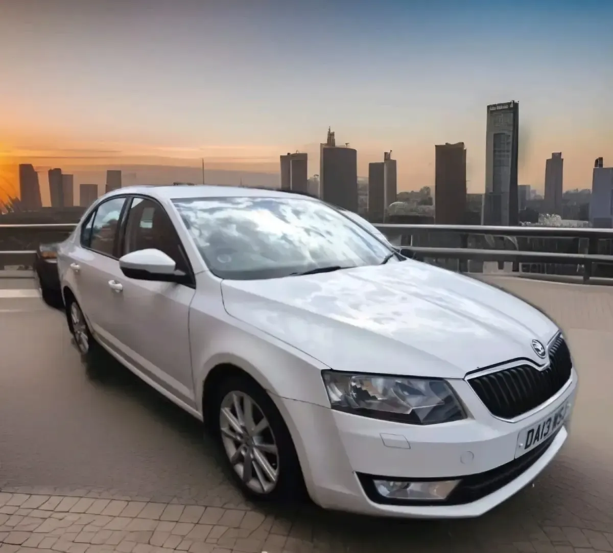 Used Skoda Octavia Elegance 2013 White Hatchback