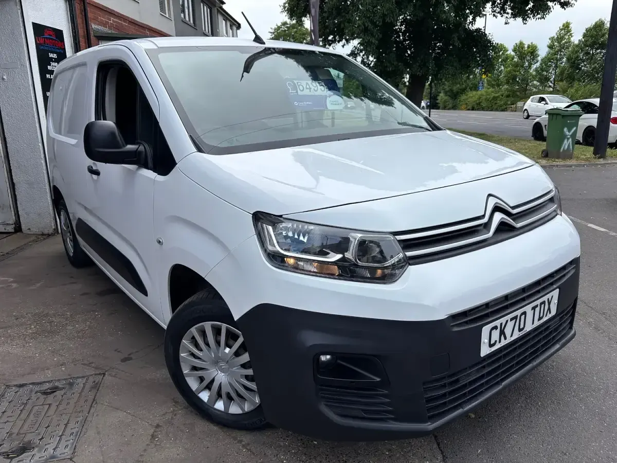 Used Citroën Berlingo Start 75 HP (55 kW) 2020 White MPV