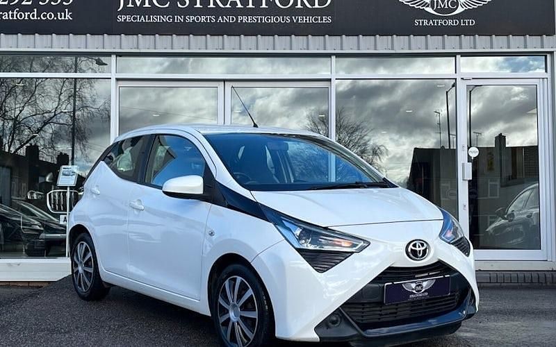 Used Toyota Aygo X-play 72 HP (52 kW) 2019 White Hatchback