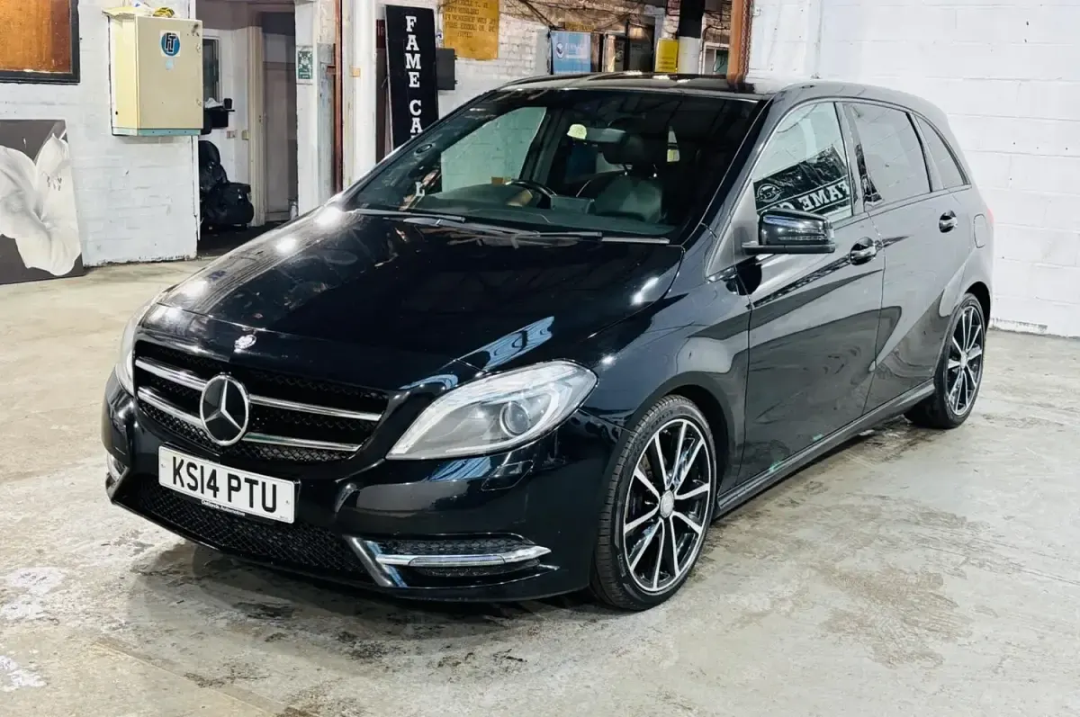 Usado Mercedes B180 109 HP (80 kW) 2014 Preto Monovolume