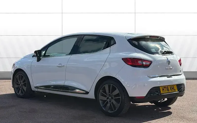 Used Renault Clio Dynamique 90 HP (66 kW) 2016 White Hatchback