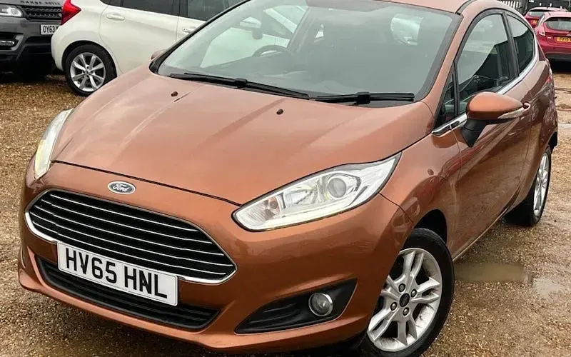 Used Ford Fiesta Zetec 101 HP (74 kW) 2015 Brown Hatchback
