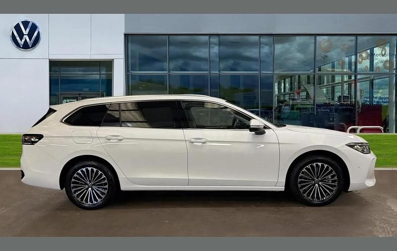 Used VW Passat Elegance 204 HP (150 kW) 2025 White Estate