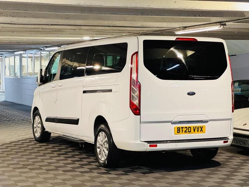 Used Ford Tourneo Zetec 130 HP (95 kW) 2020 White MPV