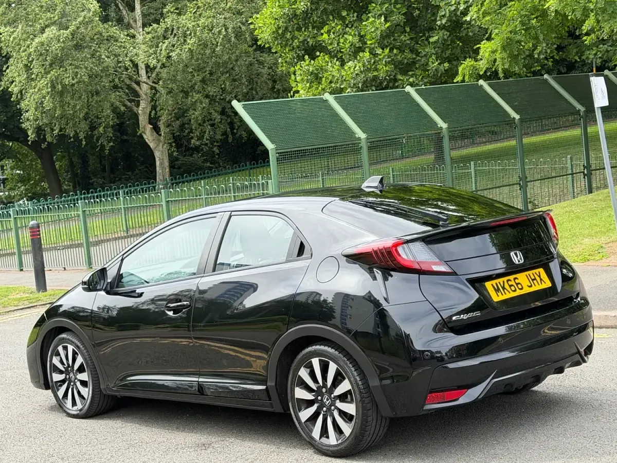 Used Honda Civic SE Plus 142 HP (104 kW) 2016 Black Hatchback