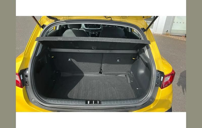 Usado Kia Stonic 99 HP (72 kW) 2023 Amarelo SUV