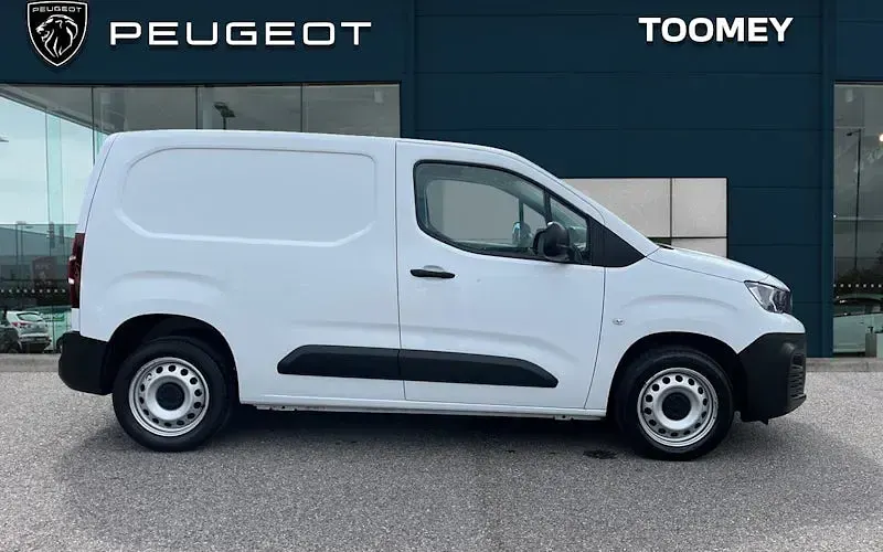 Used Peugeot Partner Premium 102 HP (75 kW) 2023 White MPV