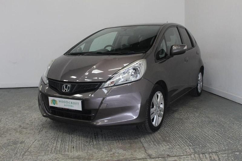 Second-hand Honda Jazz ES 99 CP (72 kW) 2013 Maro Hatchback