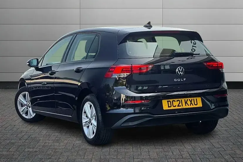 Used VW Golf VII Life 130 HP (95 kW) 2021 Black Hatchback