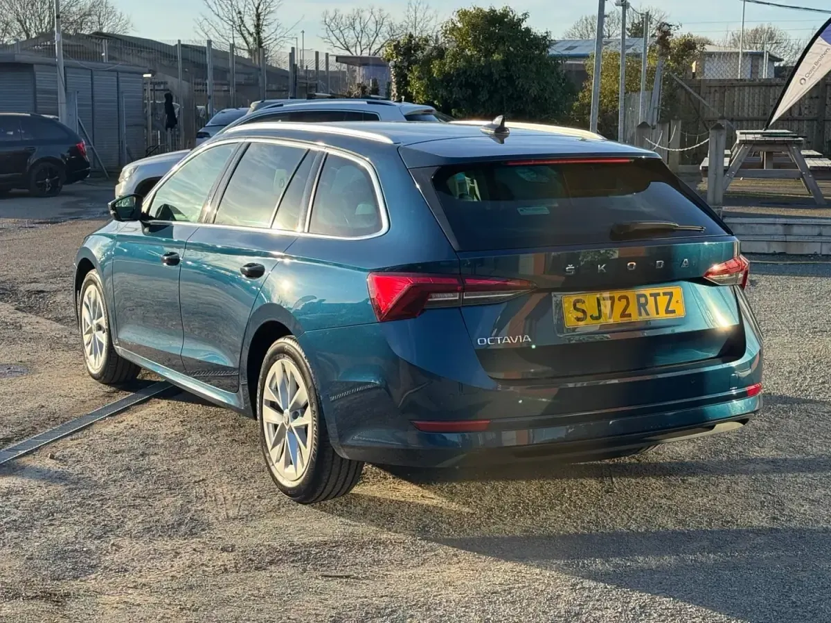 Usado Skoda Octavia SE L 150 CV (110 kW) 2022 Azul Familiar