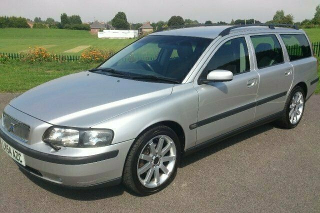 Used 2004 Volvo V70 Estate | £3,999 (Expensive) - Image 1/4