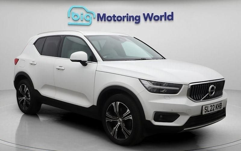 White Used 2021 Volvo XC40 Inscription SUV | £22,900 (Fair price) - Image 1/4