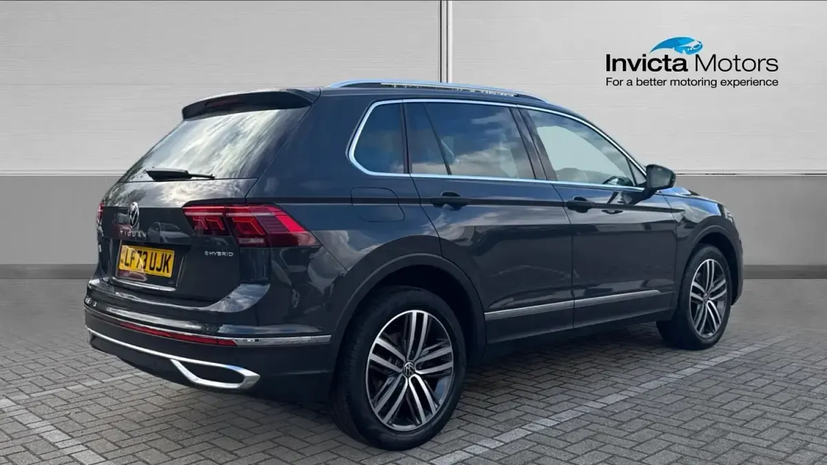 Usado VW Tiguan Elegance 245 HP (180 kW) 2023 Cinzento SUV