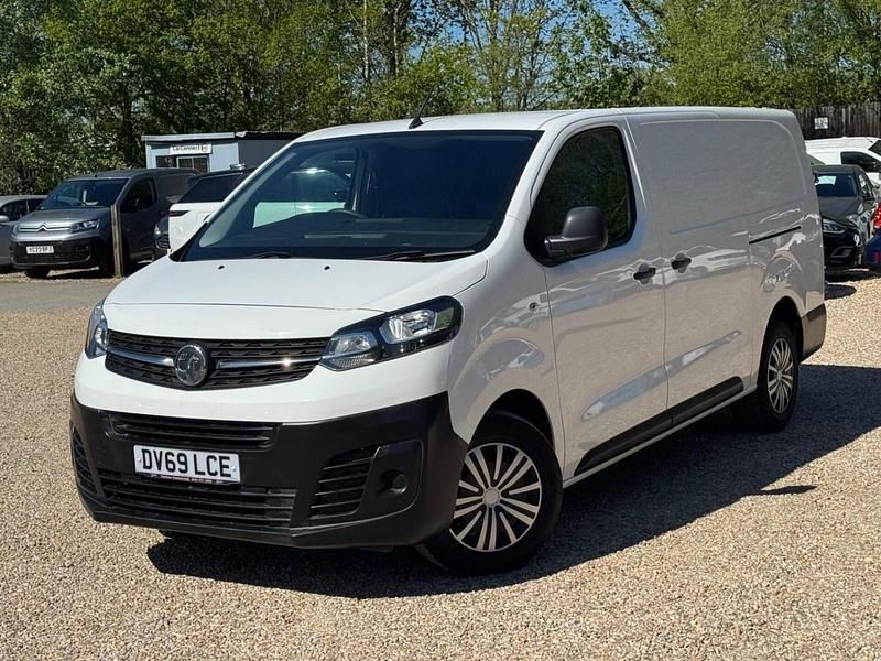 Second-hand Vauxhall Vivaro Edition 120 CP (88 kW) 2019 Alb Monovolum