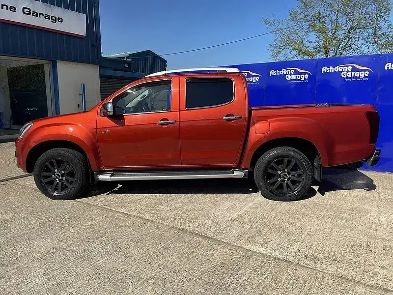 Used Isuzu D-Max 2017 Red Pickup