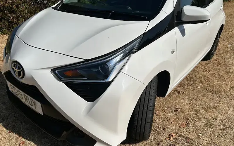 Used Toyota Aygo X-play 72 HP (52 kW) 2019 White Hatchback