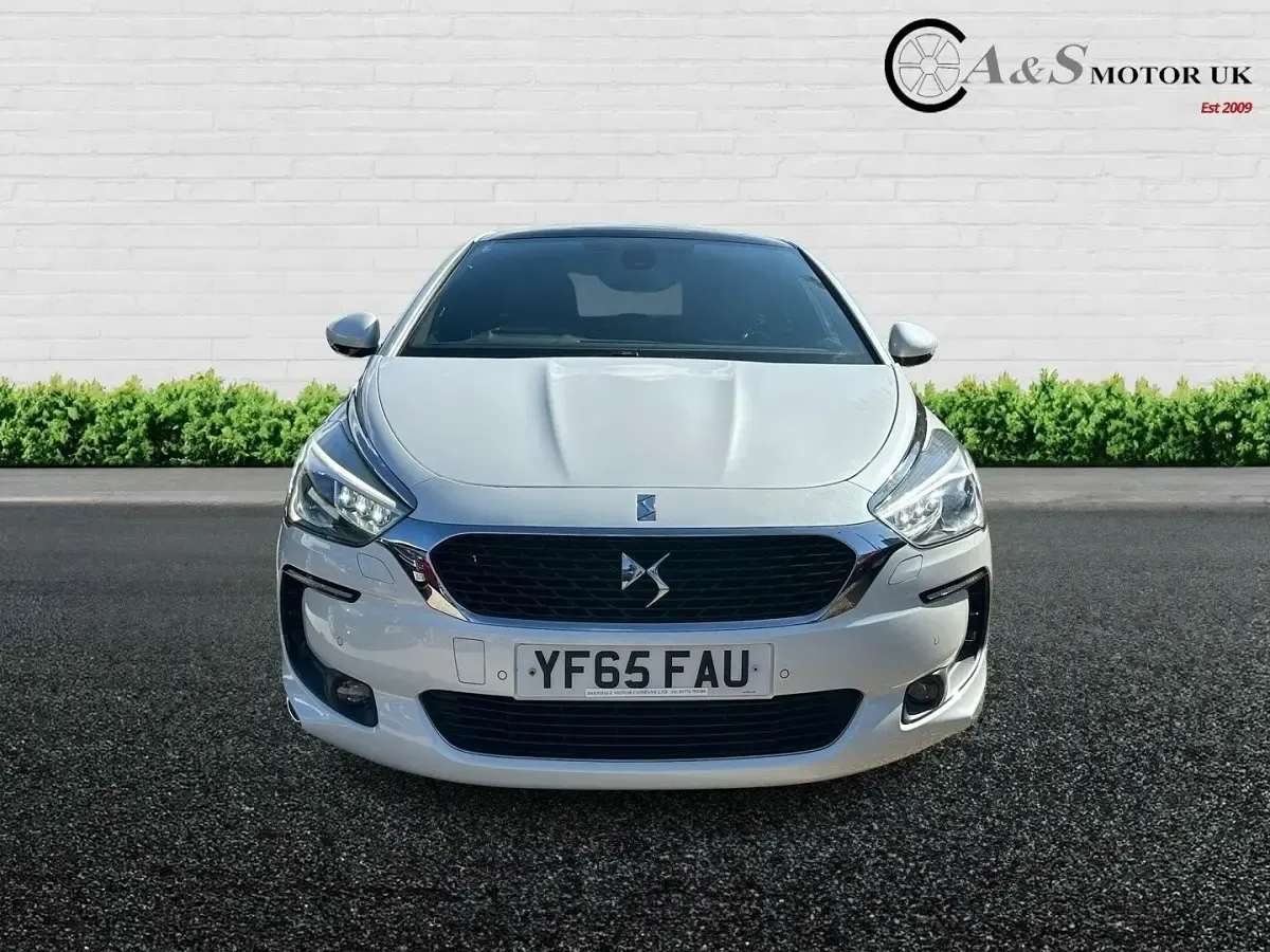 Used DS Automobiles DS5 Prestige 150 HP (110 kW) 2015 White Hatchback