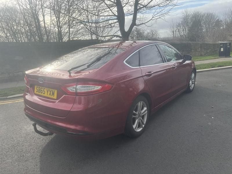 Used Ford Mondeo Titanium 2015 Red Hatchback