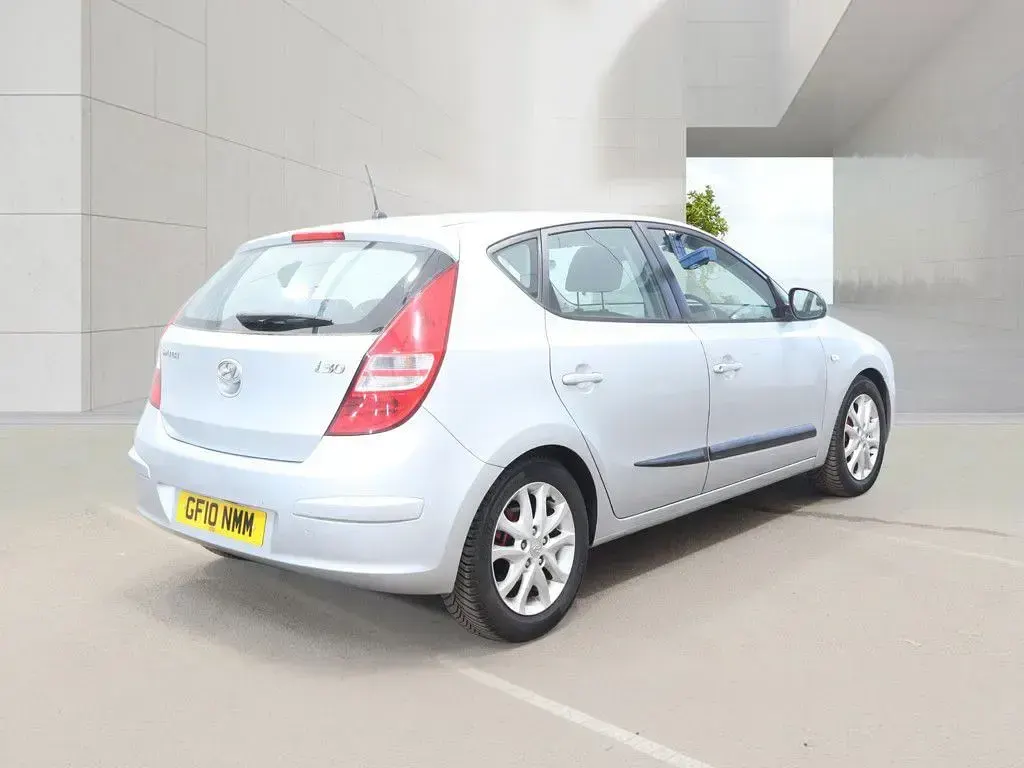 Used Hyundai i30 Comfort 108 HP (79 kW) 2010 Silver Hatchback