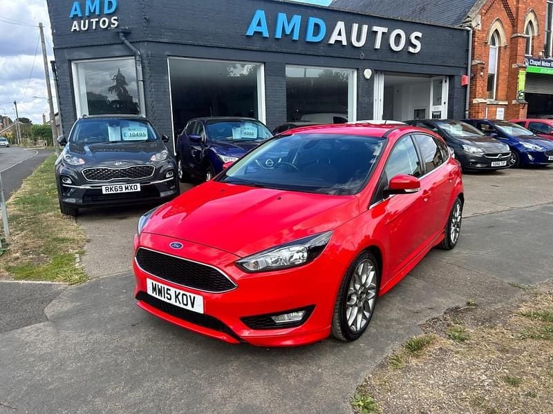 Red Used 2015 Ford Focus Zetec Hatchback | £4,295 - Image 1/4