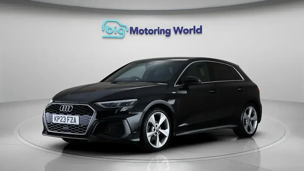 Begagnad Audi A3 Sportback S-Line 150 HK (110 kW) 2023 Svart Halvkombi