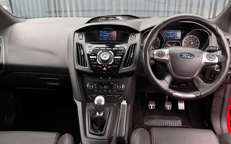 Used Ford Focus ST 250 HP (183 kW) 2014 Red Hatchback