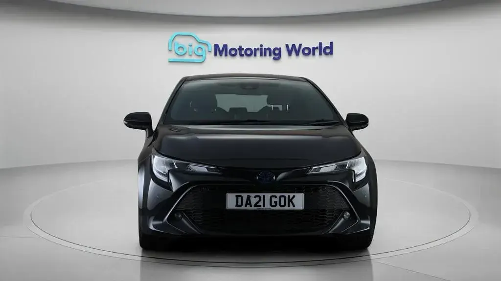 Used Toyota Corolla 122 HP (89 kW) 2021 Black Hatchback