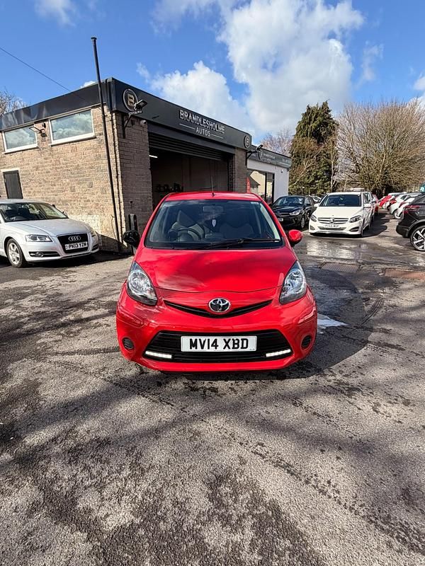 Begagnad Toyota Aygo Style 2014 Röd Halvkombi