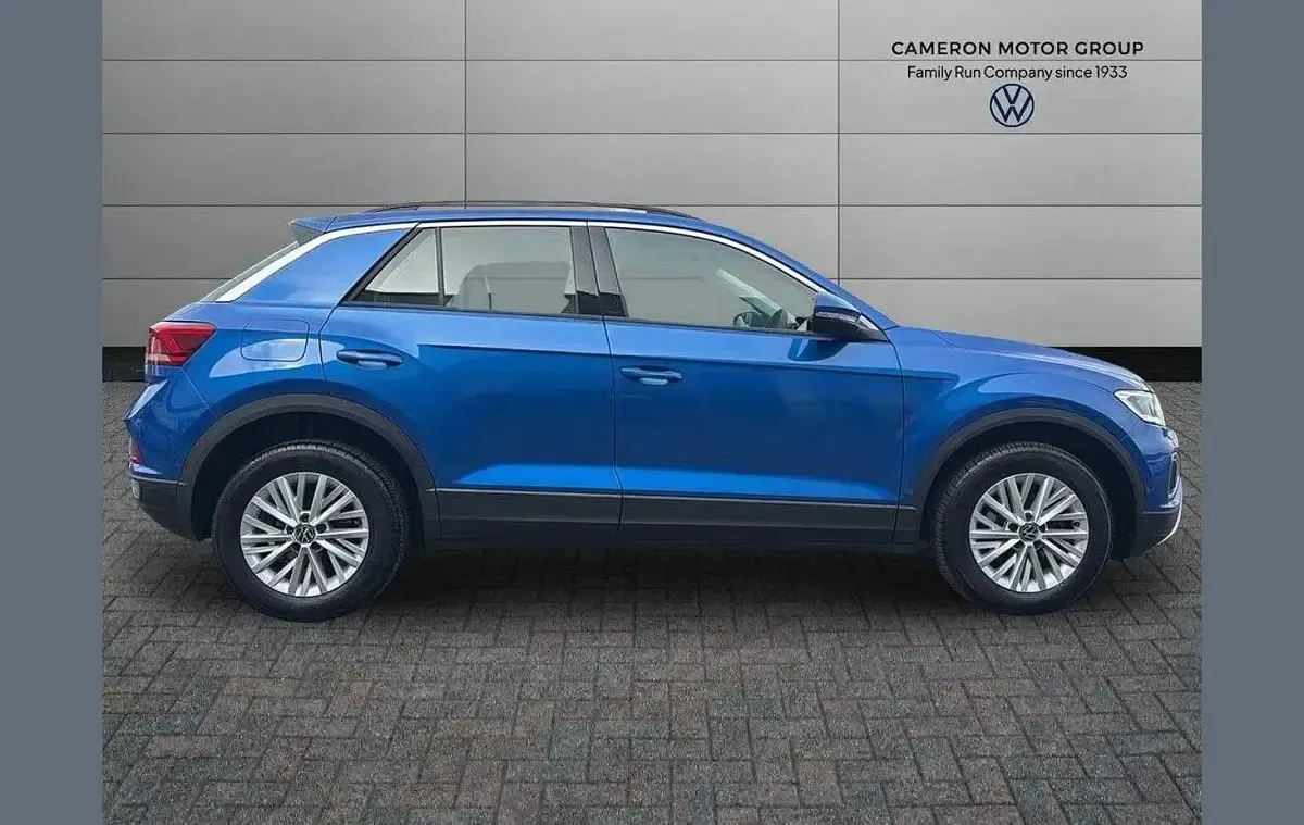 Used VW T-Roc Life 110 HP (80 kW) 2022 Blue SUV