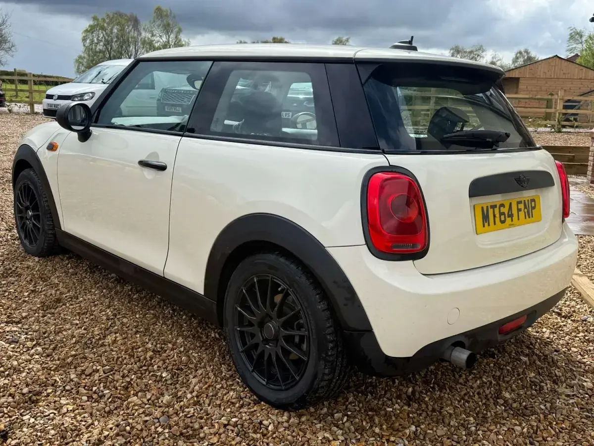 Used Mini ONE Hatch 102 HP (75 kW) 2014 White Hatchback