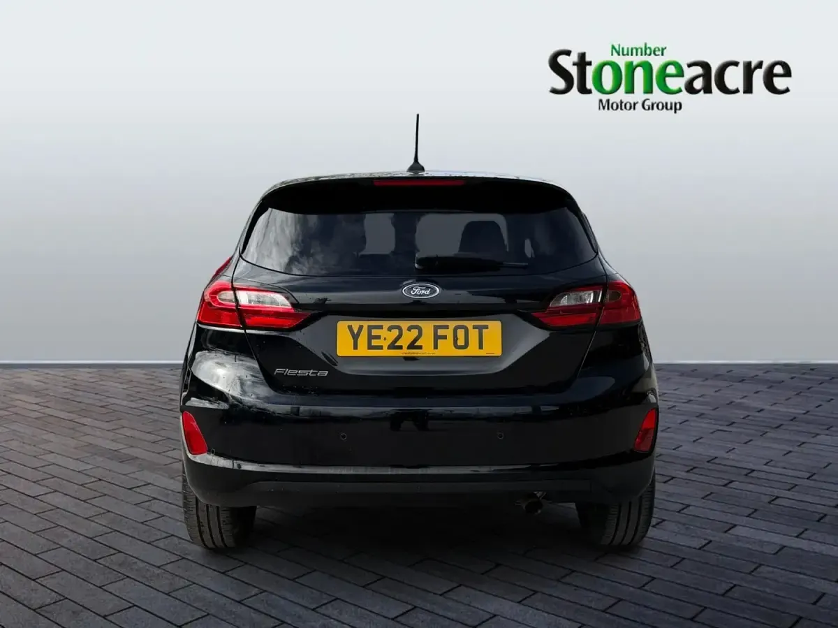 Begagnad Ford Fiesta Titanium 100 HK (73 kW) 2022 Svart Halvkombi
