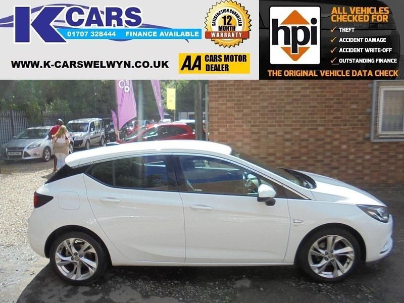 White Used 2017 Vauxhall Astra SRi Hatchback | £7,750 (Fair price) - Image 1/4