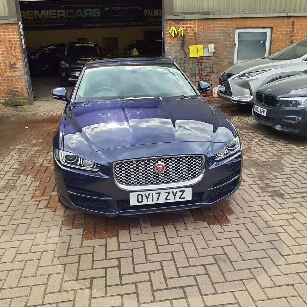 Używany Jaguar XE Portfolio 180 KM (132 kW) 2017 Niebieski Sedan/Limuzyna