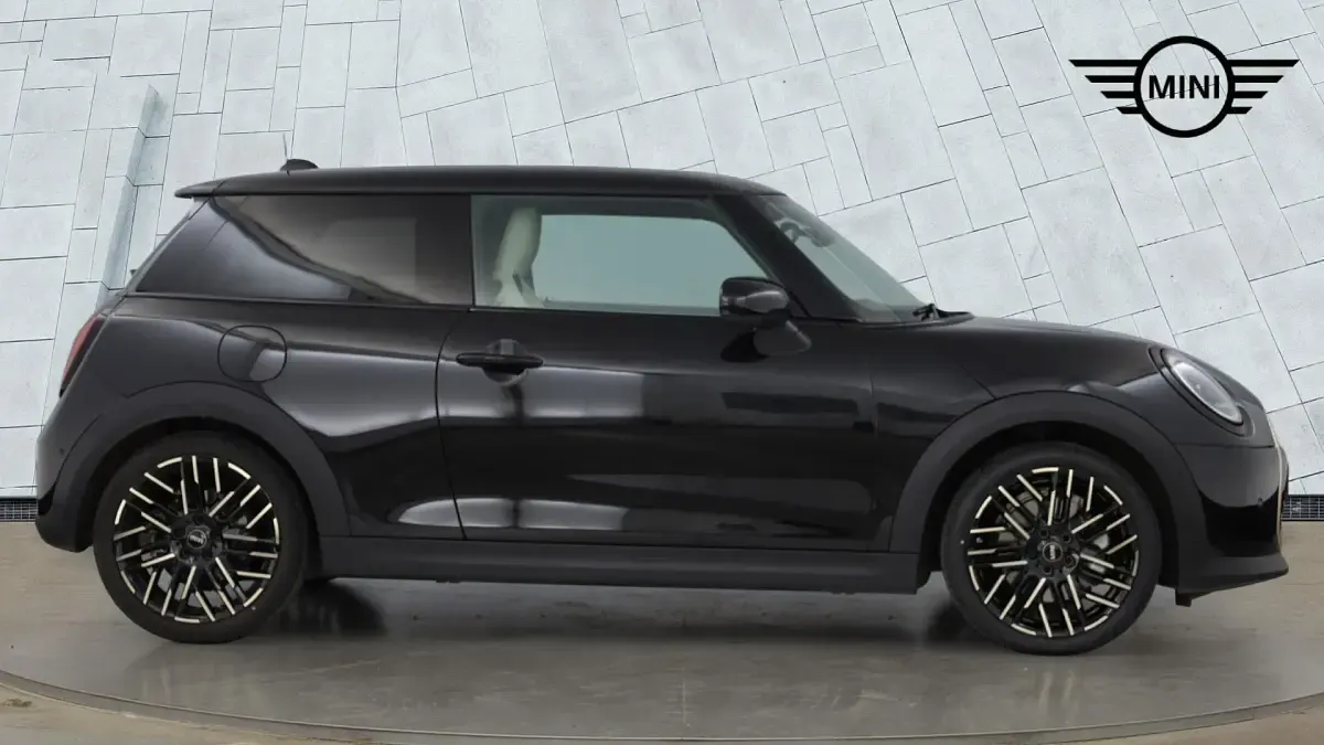 Używany Mini Cooper Hatch 113 kW (154 KM) 2025 Czarny Hatchback