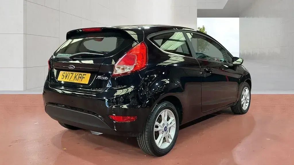 Usado Ford Fiesta Zetec 82 CV (60 kW) 2017 Negro Utilitario