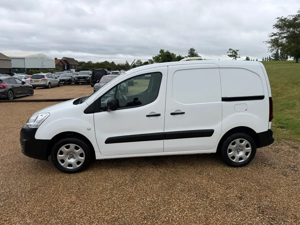 Used Peugeot Partner 2018 White
