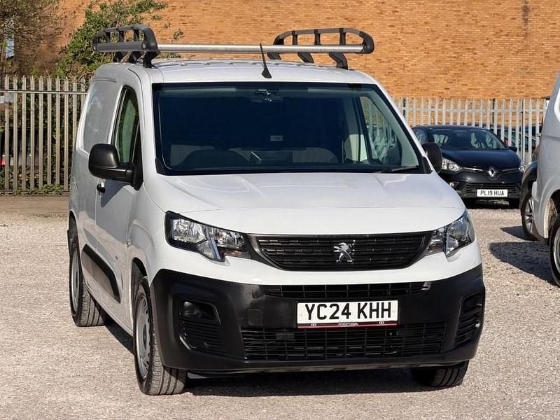 Usado Peugeot Partner Premium 131 HP (96 kW) 2024 Branco Monovolume
